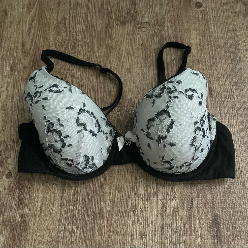 Victoria's Secret Body By Victoria Lined Perfect Coverage Bra Size 34C